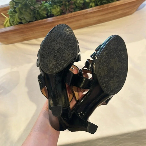 SOFFT brand black patent leather‎ strap heel heels heeled sandals shoes size 8.5 - Picture 6 of 6
